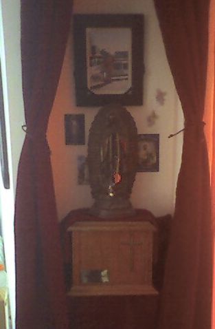 Mamita,descansa en Paz al lado tu seres queridos. Te amamos por siempre.